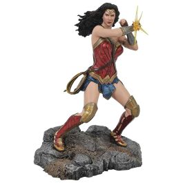 DC Gallery - JL Movie - Wonder Woman Bracelets Statue